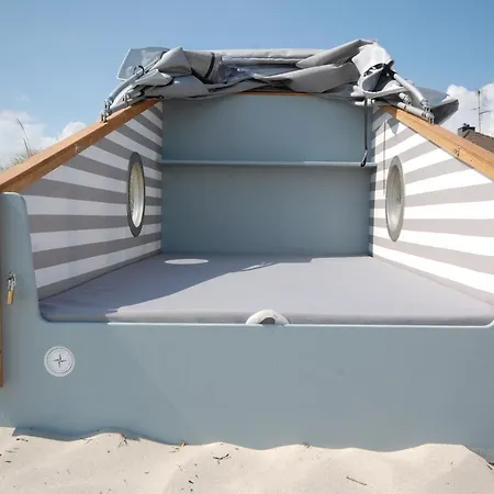 Schlafstrandkorb Nr. 3 * Sierksdorf